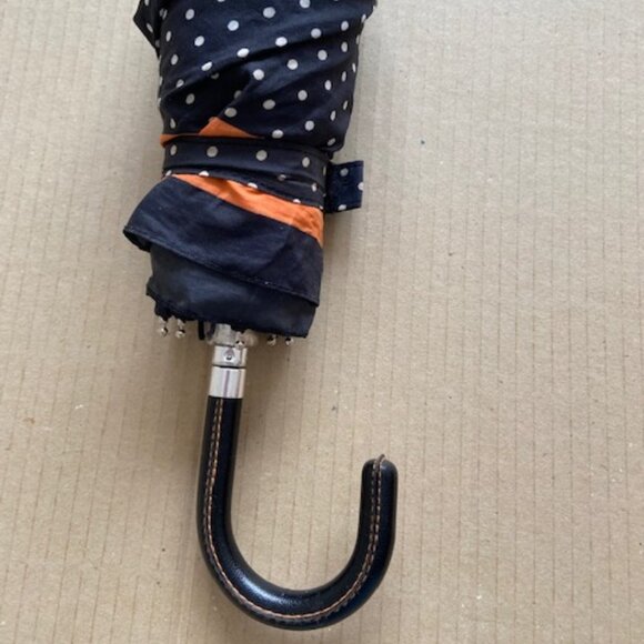 - Compact small folding 26 cms black faux leather handle, handbag size umbrella - Picture 6 of 6